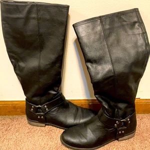 Black boots with buckle detail